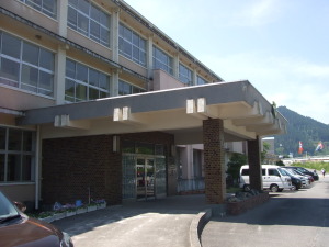 日南小学校