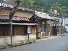 根雨の町並み