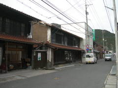 根雨の町並み