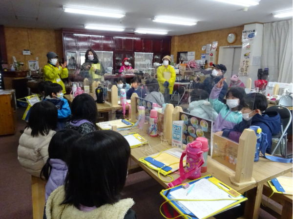 根雨小・黒坂小１年生がオシドリ観察7