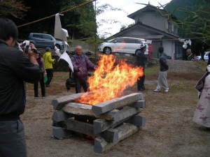 金持神社